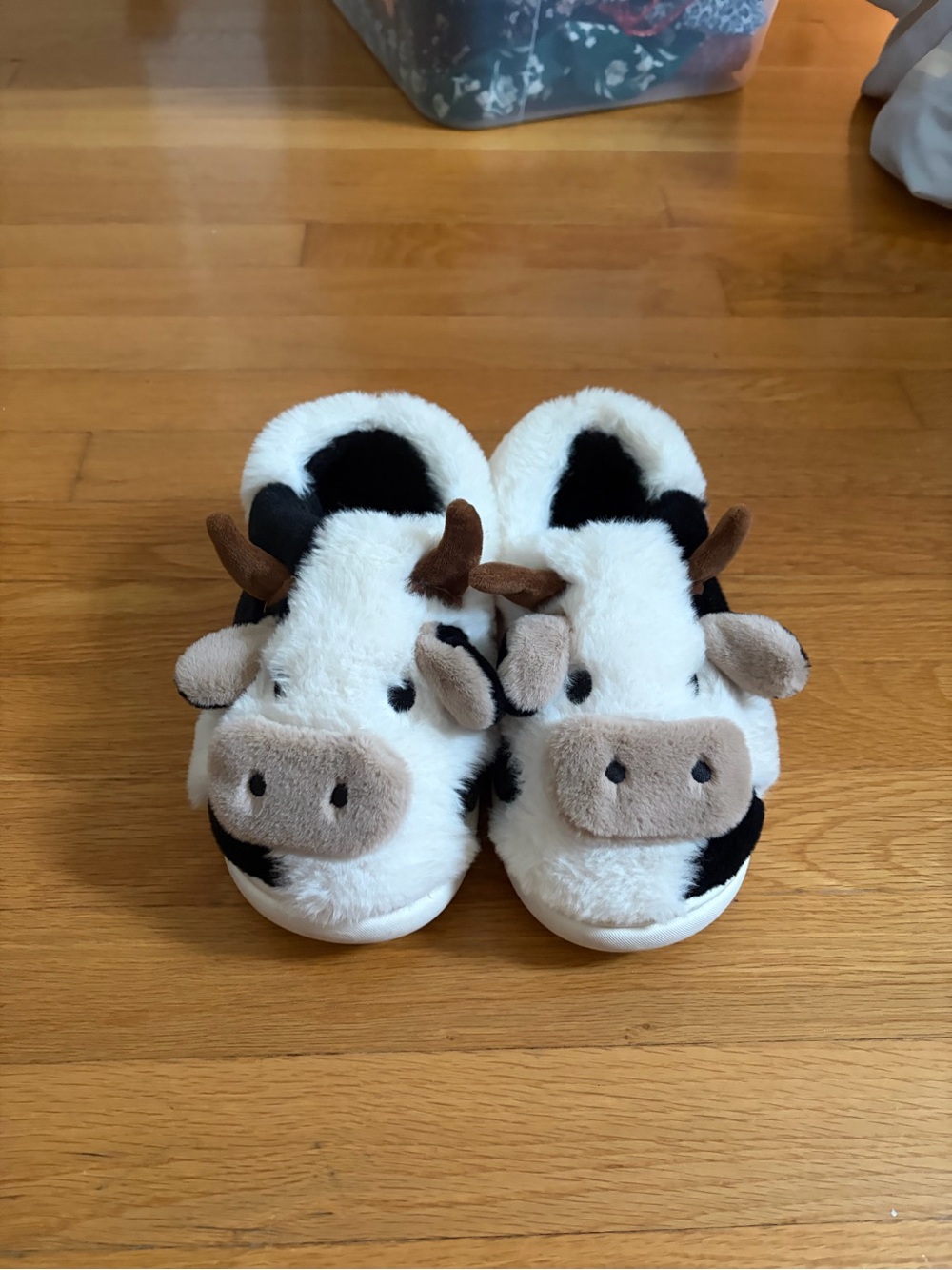 Plush Cow-Design Women’s Slippers - White and Black
